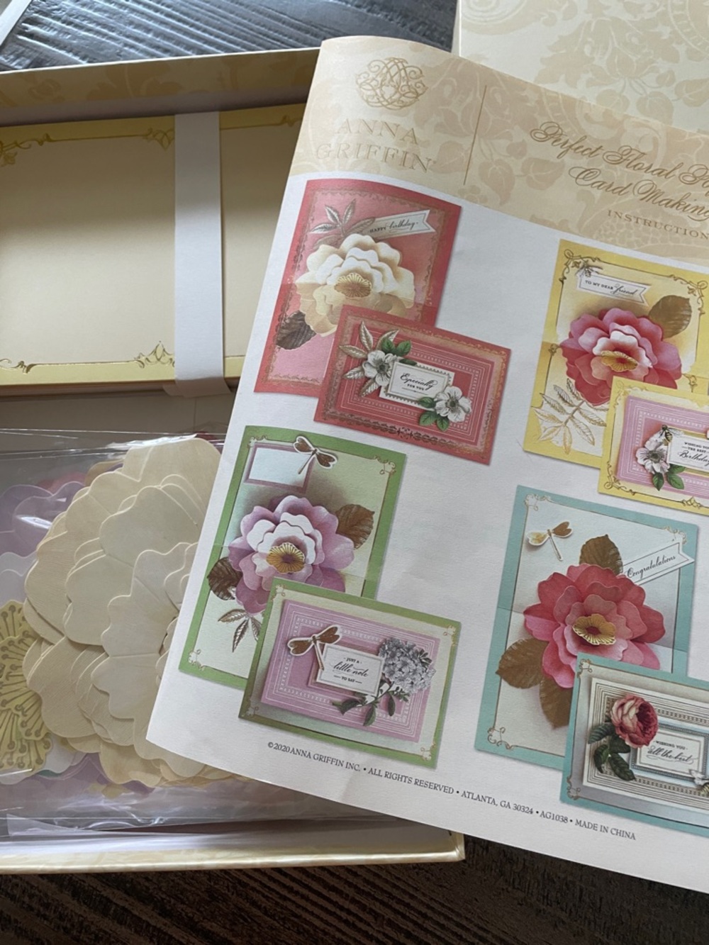 Anna Griffin Floral Pop Up card making kit - Picture 2 of 4